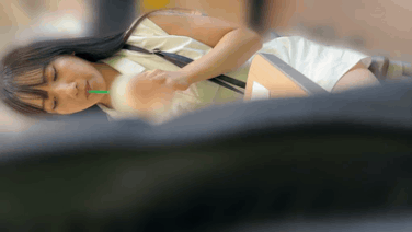 【西尾まりな】逆さ撮りで水色Tバックパンティをハッキリ捉えた清楚お嬢様の艶姿【GIF】