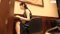 【朝妃りお】新婚旅行前に揺れる想いとすれ違う夫婦の距離感【GIF】