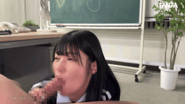 【美木ひなの】放課後に隠れて笑顔で交わるJKカップルの生々しい瞬間【GIF】